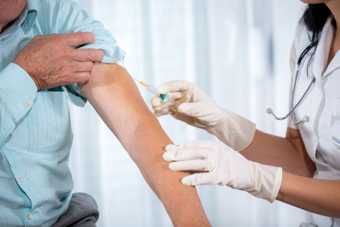 Szczepienie przeciw grypie pozwoli uniknąć choroby i powikłań po niej