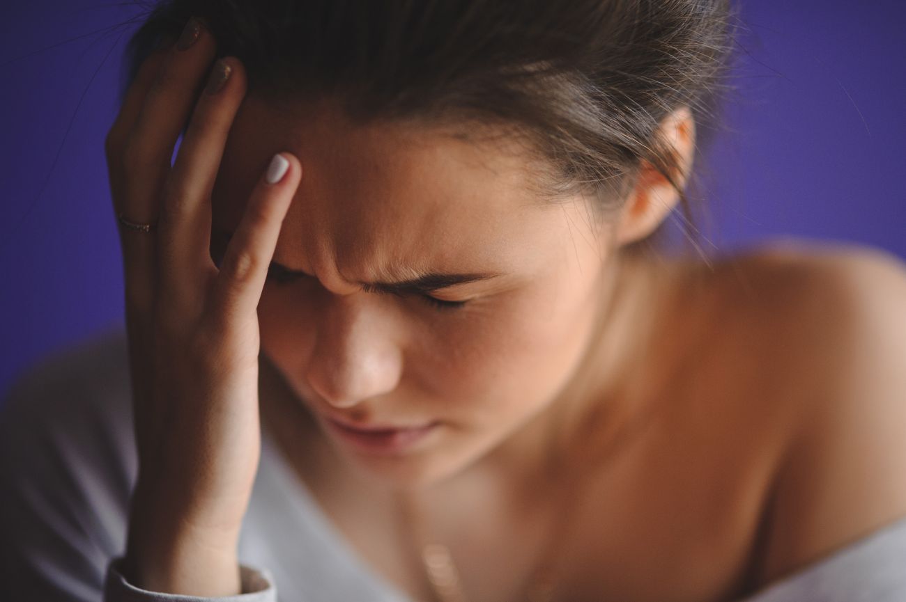 Migrena bywa poprzedzana objawami neurologicznymi, które nazywane są aurą migrenową