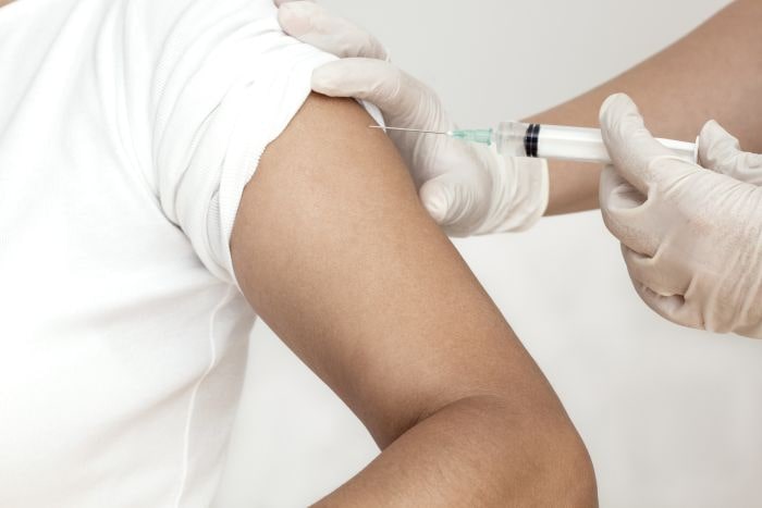 W Polsce szczepienie przeciwko gruźlicy jest obowiązkowe.