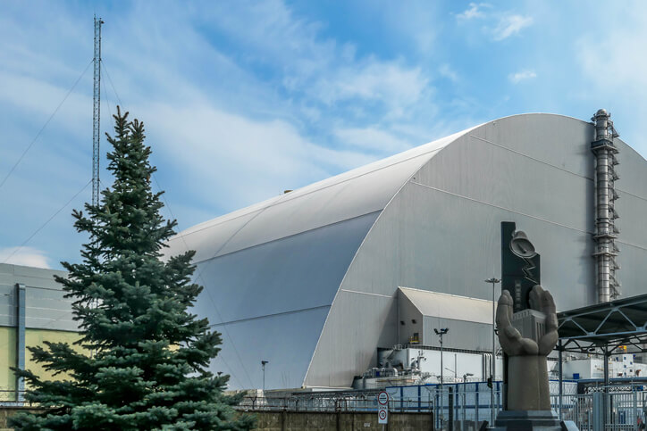 Nowy sarkofag osłaniający elektrownię w Czarnobylu - jego budowę ukończono w grudniu 2018 r.