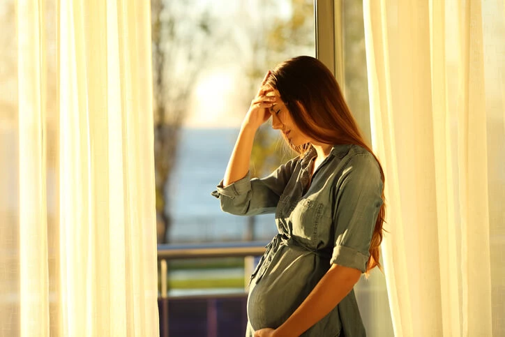 Sytuacje stresowe w ciągu dnia, mają wpływ na problem bezsenności w ciąży. 