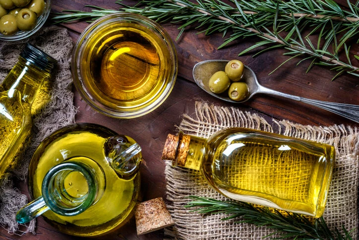 Oliwa z oliwek to jeden z podstawowych składników diety śródziemnomorskiej.