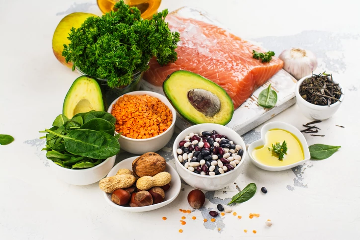 Odpowiednia dieta zmniejsza ryzyko rozwoju raka jelita grubego i żołądka.