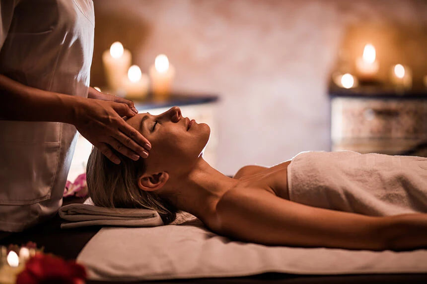 Typowym zabiegiem spa jest masaż.