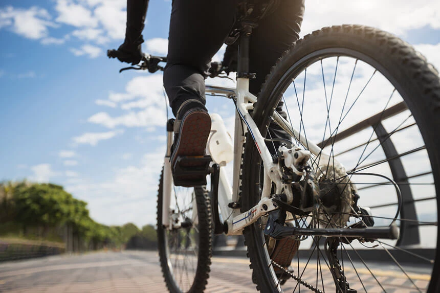 W aktywność fizyczną można włączyć jazdę na rowerze. 