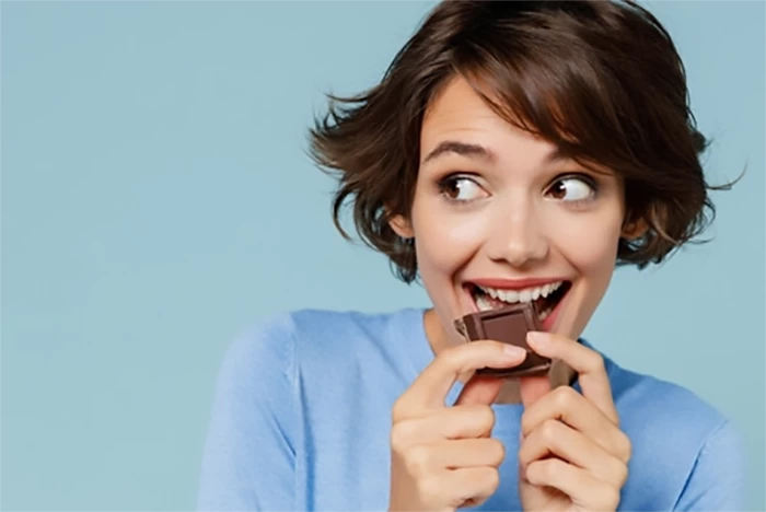 Jakie są najważniejsze właściwości czekolady? Czy wpływa na  koncentrację i poprawę nastroju? Po jaki produkt sięgać?