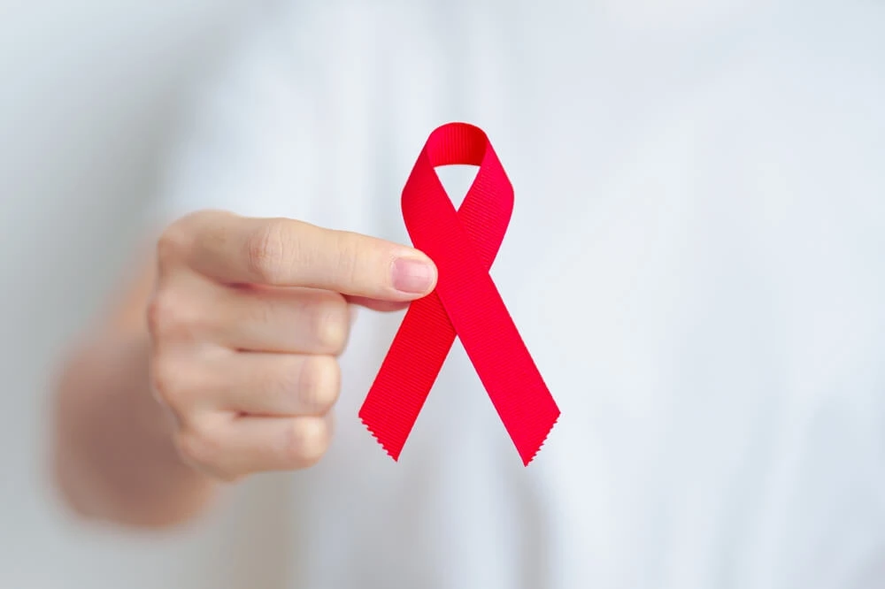 PrEP zmniejsza ryzyko zakażenia HIV. Terapia PrEP polega na przyjmowaniu tabletek regularnie 1x dziennie. 