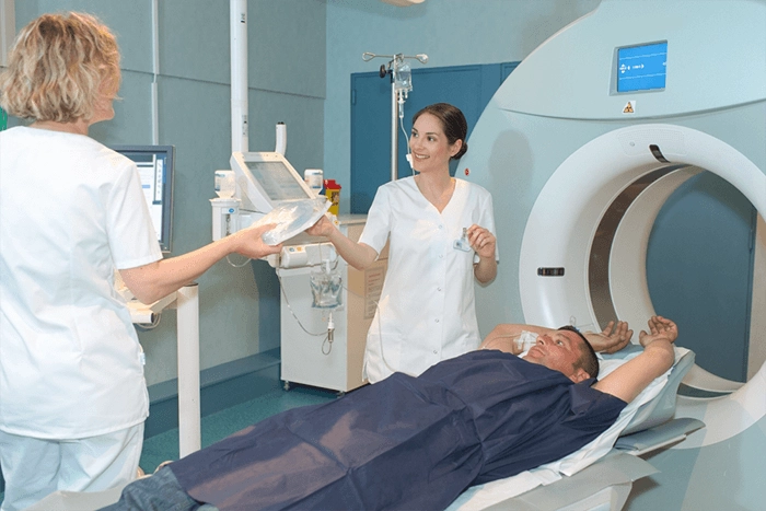 Jak wygląda badanie rezonansem magnetycznym prostaty? Zdjęcie: ALPA PROD / Shutterstock 