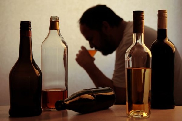 Alkohol szkodzi również bliskim pijącego