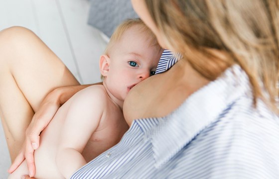 Karmienie piersią. Zasady, jak przystawić dziecko