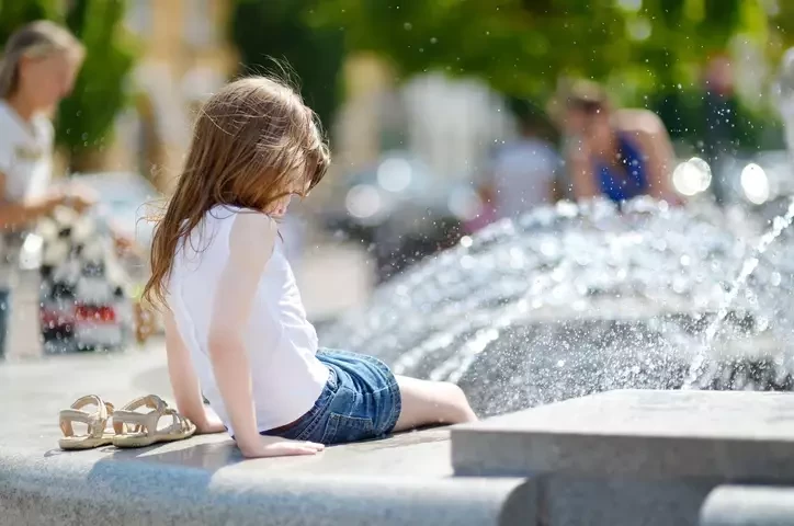 Dlaczego kąpiel w fontannie miejskiej może być niebezpieczna?