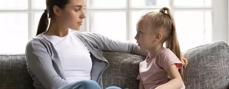 Z dziećmi należy rozmawiać o&nbsp;wojnie. Jeśli ty mu nie powiesz, dowie się od kolegów. Jak to zrobić?