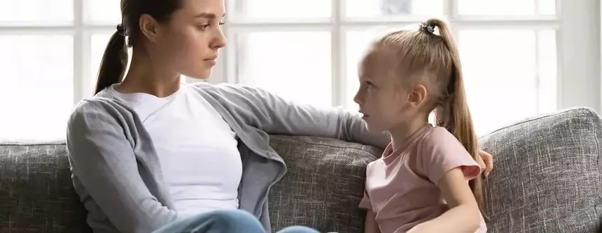 Z dziećmi należy rozmawiać o&nbsp;wojnie. Jeśli ty mu nie powiesz, dowie się od kolegów. Jak to zrobić?