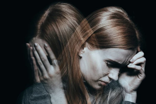Jakie są pierwsze objawy zachorowania na schizofrenię? Kiedy dochodzi do zaostrzeń choroby?