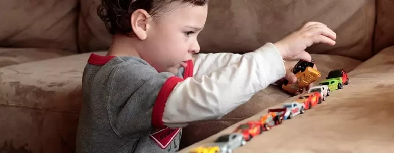 Dzieci z&nbsp;Aspergerem zwykle mają trudności w&nbsp;kontaktach społecznych.