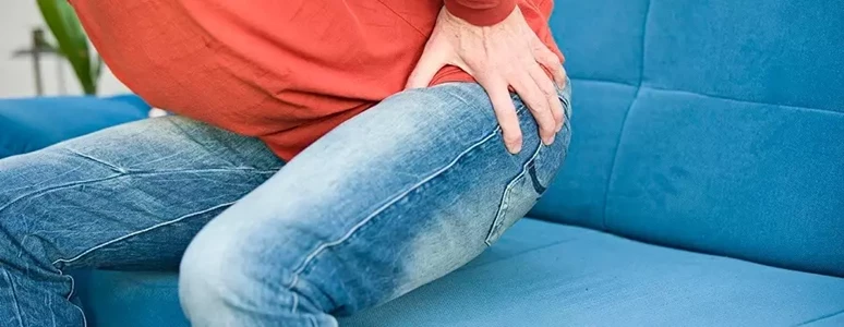 Ból biodra przy chodzeniu, ból w&nbsp;przedniej okolicy biodra, ból biodra promieniujący do kręgosłupa lędźwiowego — o&nbsp;czym świadczą te dolegliwości?