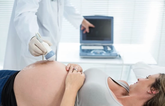 Badania prenatalne – kiedy warto je wykonać, co wykrywają, porównanie
