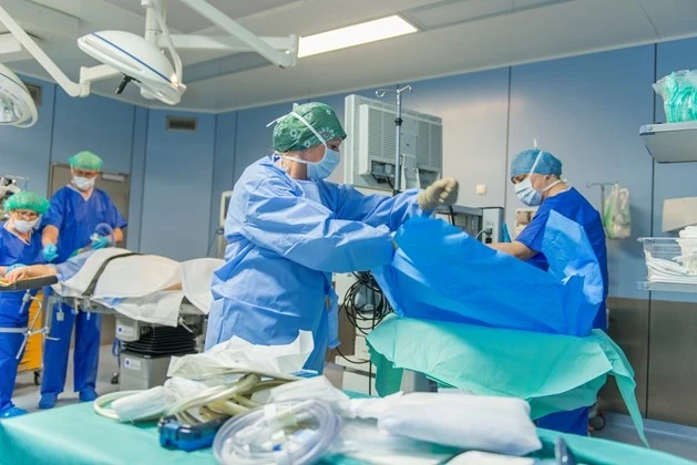 Minimally invasive surgery for varicose veins of the legs